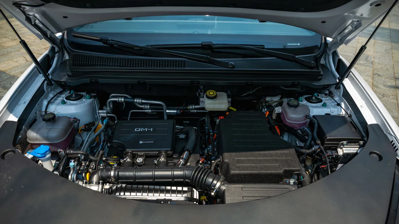 Khoang động cơ DM-i Super Hybrid BYD Sealion 5 DM-i